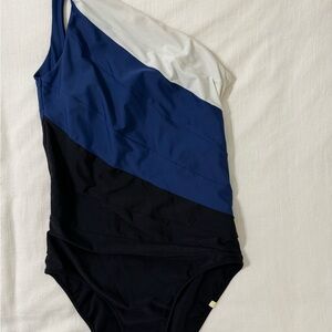 Like new Summersalt one piece size 10